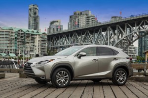 2015_Lexus_NX_200t_002