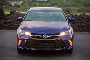 2015_Toyota_Camry_Hybrid_001