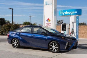 2016_toyota_fuel_cell_vehicle_0141