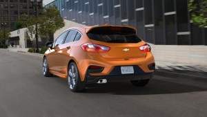 2017-Chevrolet-CruzeHatch-003