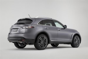 2017_Infiniti_QX70_Limited_02