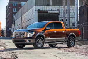 2017_Nissan_TITAN_Crew_Cab_01