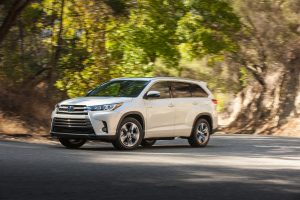 2017_toyota_highlander_hybrid_limited_platinum_001_036885972a143464b96d09b4bb7c8c9b6e593218