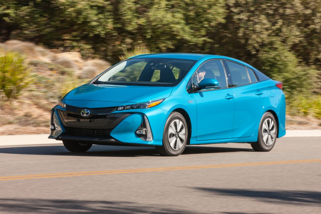 2017-toyota-prius-prime-preview-by-steve-hammes